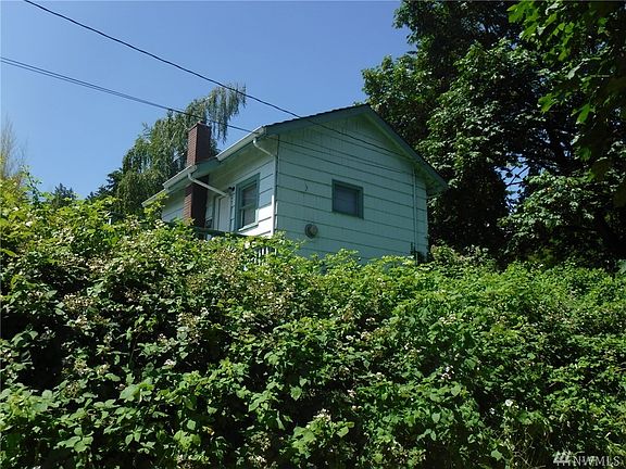 LOOKING @ 2810 - 1ST STREET FROM THE ADJOINING ALLEY