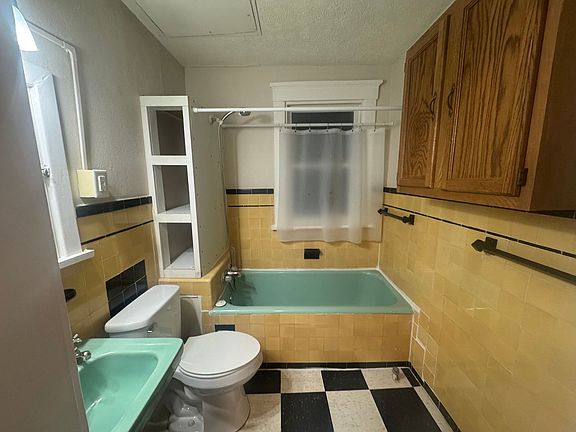 4th image of 3301 Dewey Ave APT 5