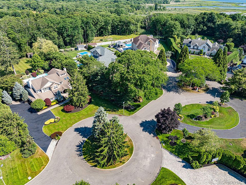 1st image of 9 Crick Holly Lane