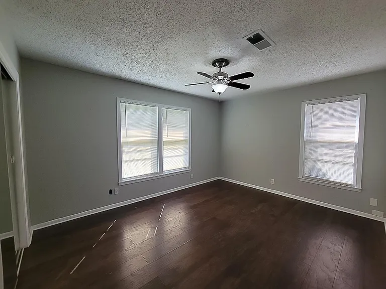 1225 Harrison Ln — Photo 11