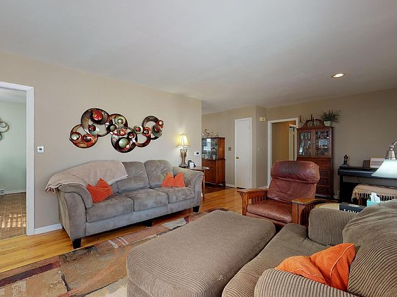 3rd image of 1624 Carroll Ave