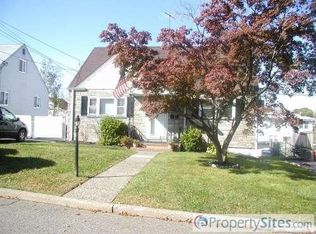 31 Hickory Ct, Belleville, NJ 07109