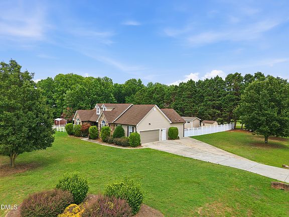 3rd image of 101 Aspen Cir