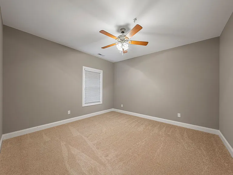 Mount Victor Olde Towne Luxury Apartments — Photo 93