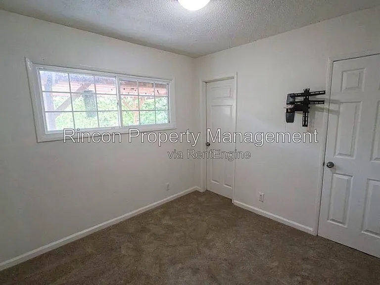 3570 S B St — Photo 10