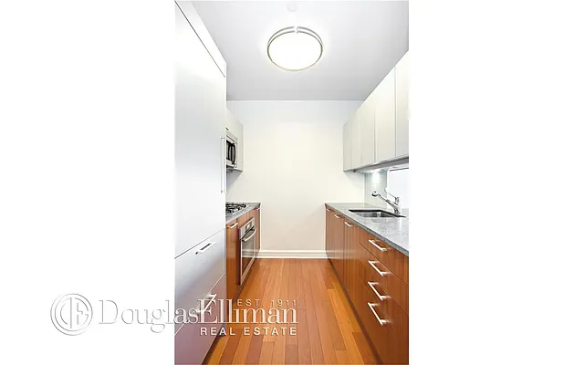 Rented by Douglas Elliman | media 39