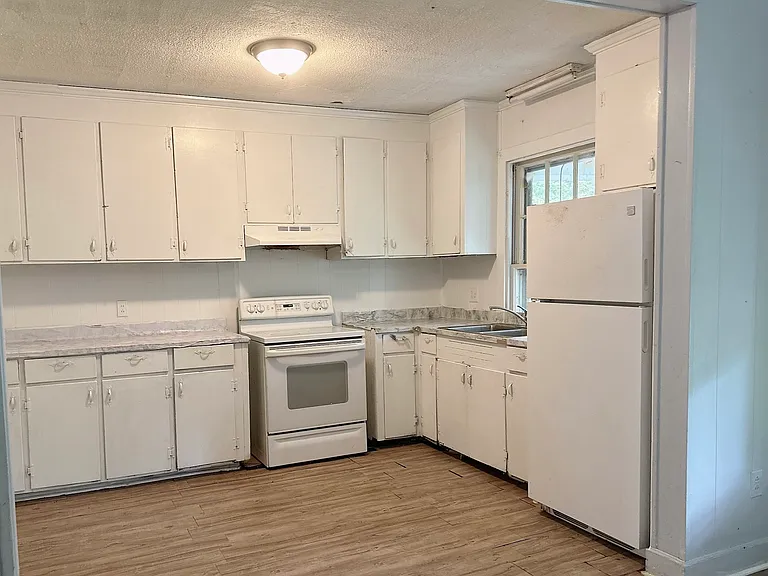 1004 W Main St #5 — Photo 4