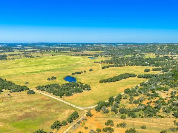 3 Sultemeier Moellering Rd, Fredericksburg, TX 78624