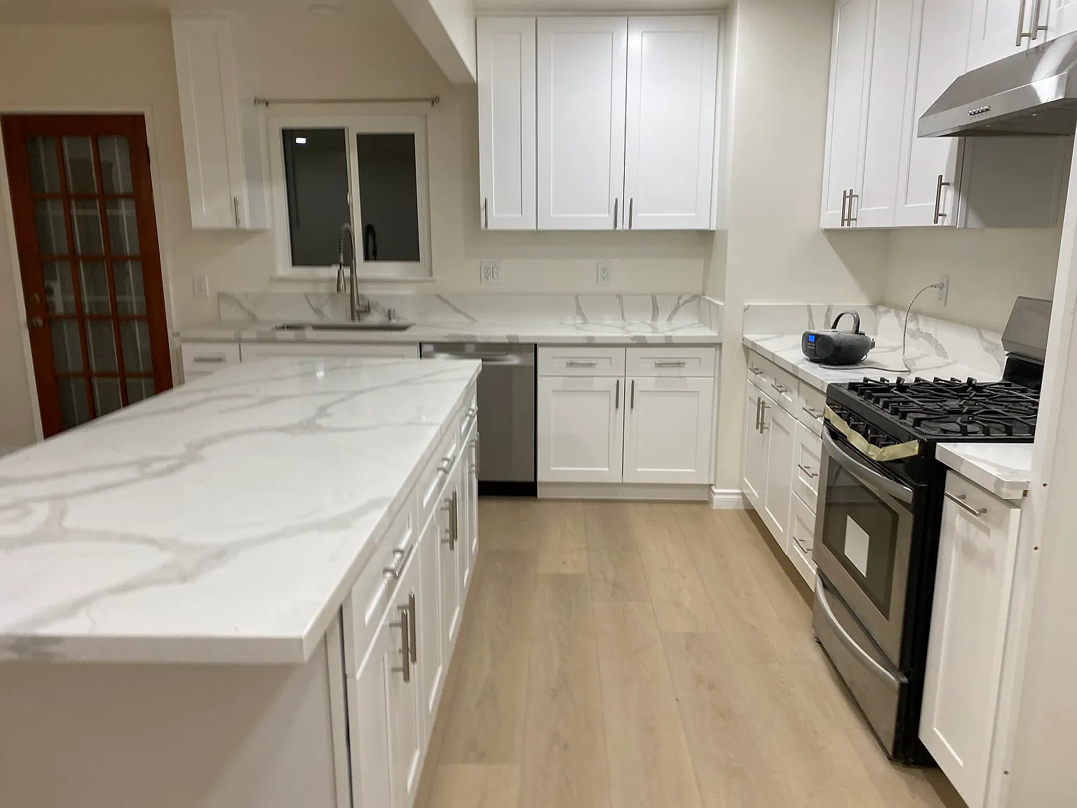 3 bed, 1200 sqft, $3,350 — Photo 1