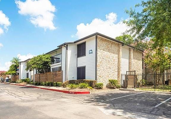2nd image of 5240 N Lamar Blvd #1