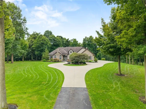 14512 Orrville St NW, North Lawrence, OH 44666