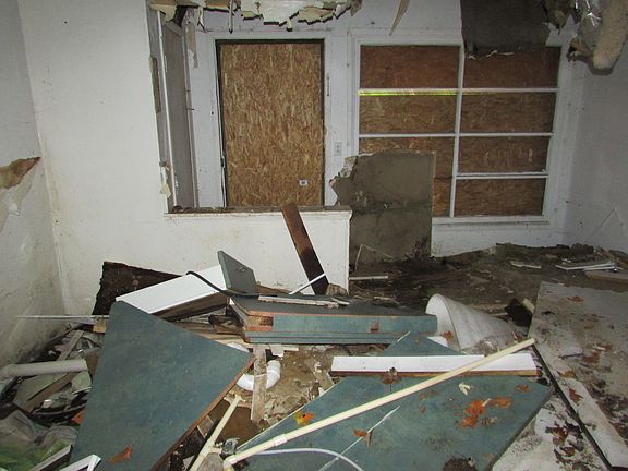 5th image of 15011 Beaverland St