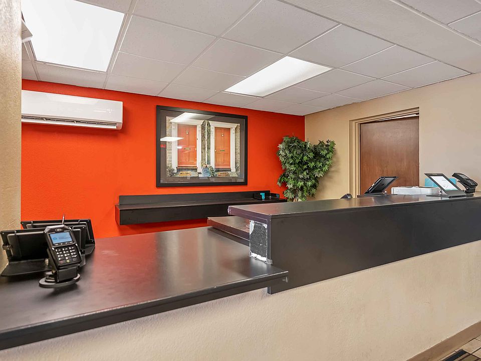 Lobby and Guest Check-in