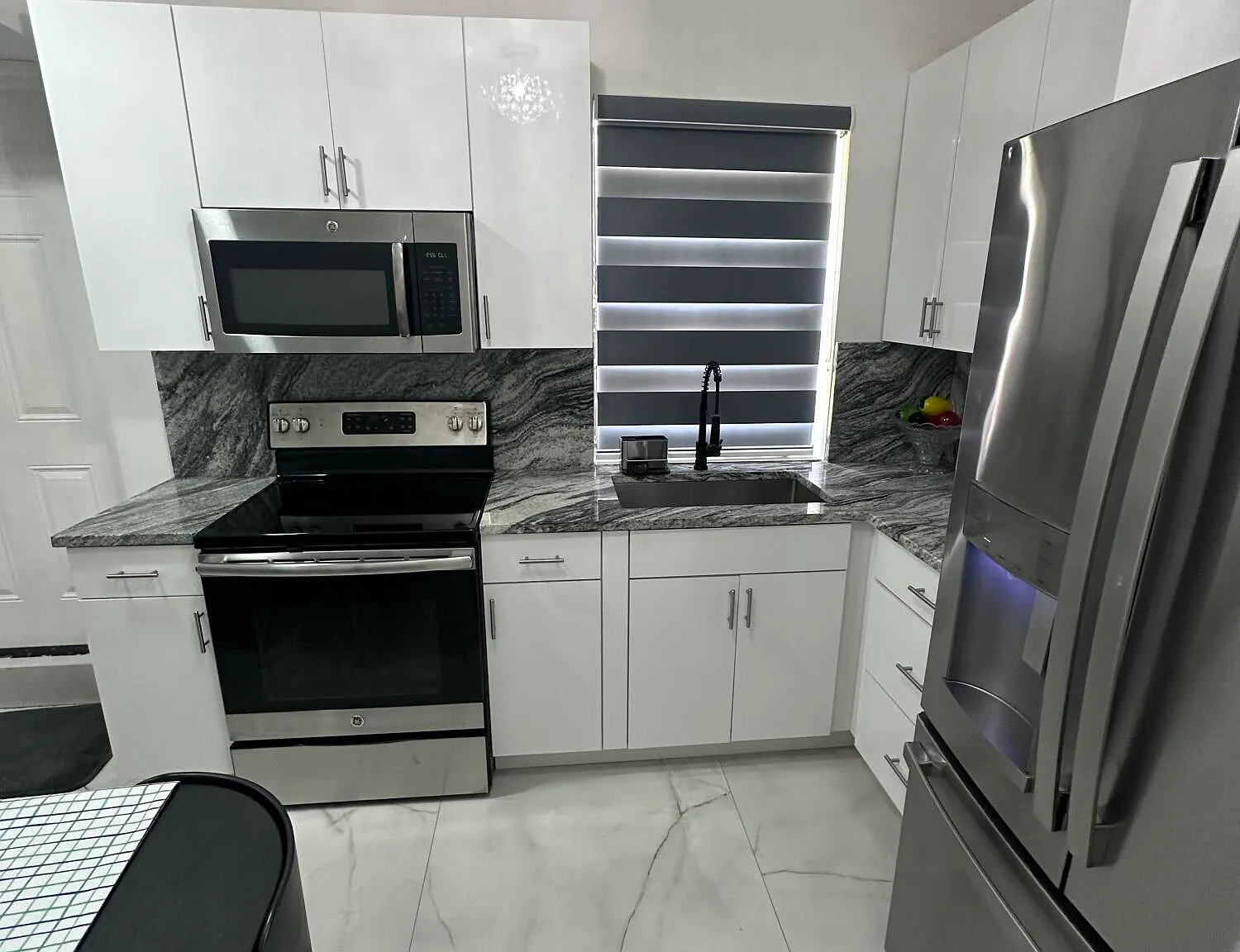1 bed, 1.0 bath, 560 sqft, $1,600 — Photo 1