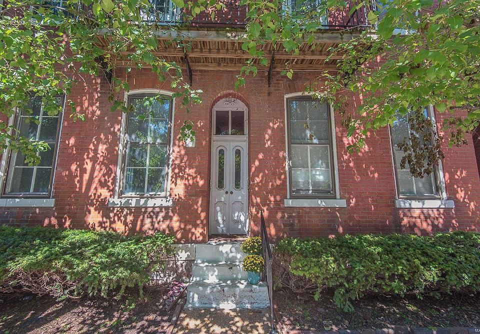 1st image of 1827-1829 S 10th St