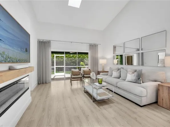 4716 Via Carmen, NAPLES, FL 34105