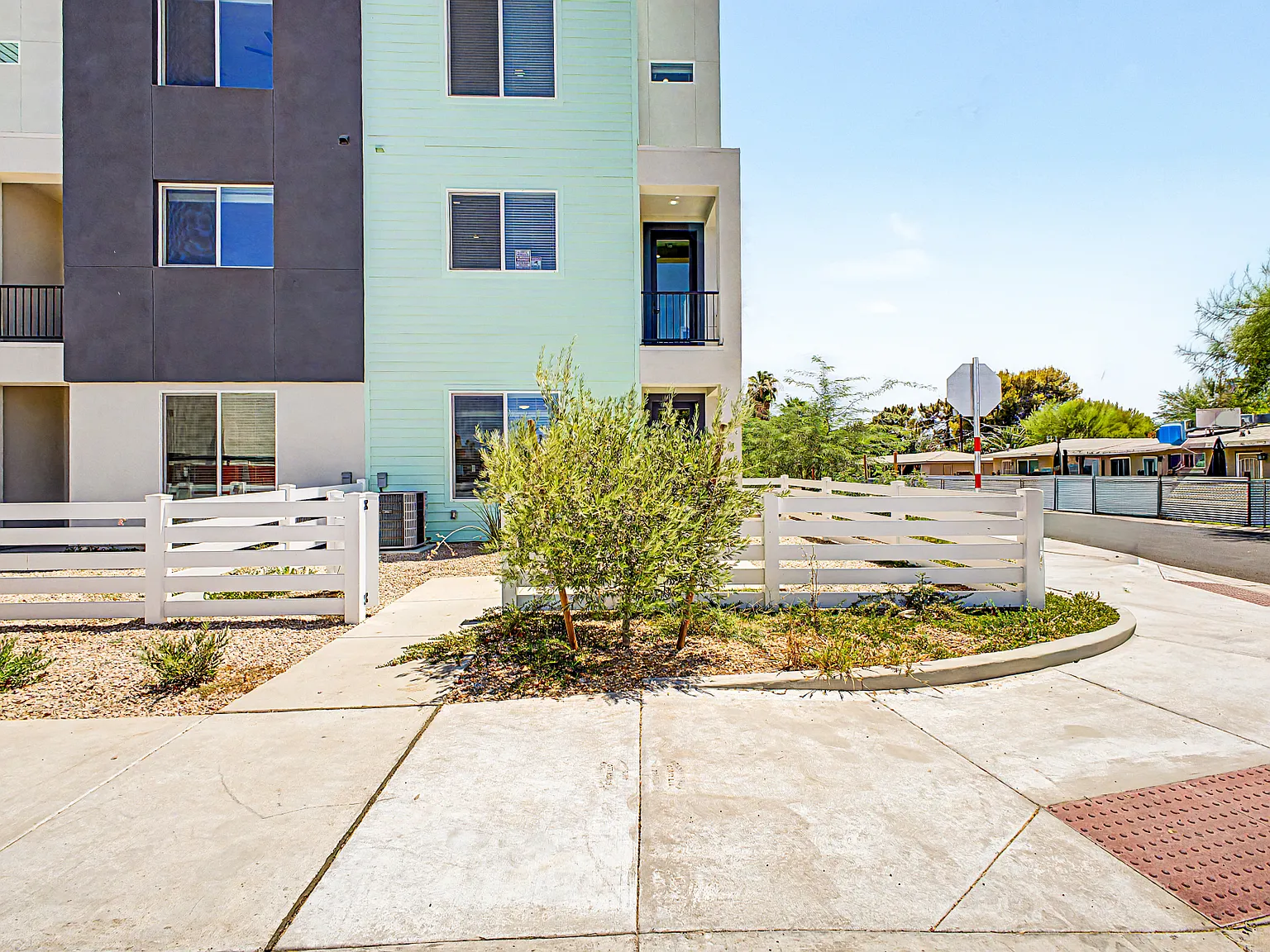 3 bed, 2.5 bath, 1996 sqft, $5,500 — Photo 3