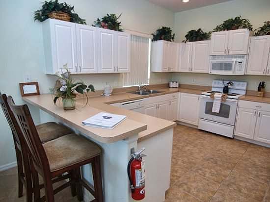 TH4P671TH-kitchen-and-breakfast-bar