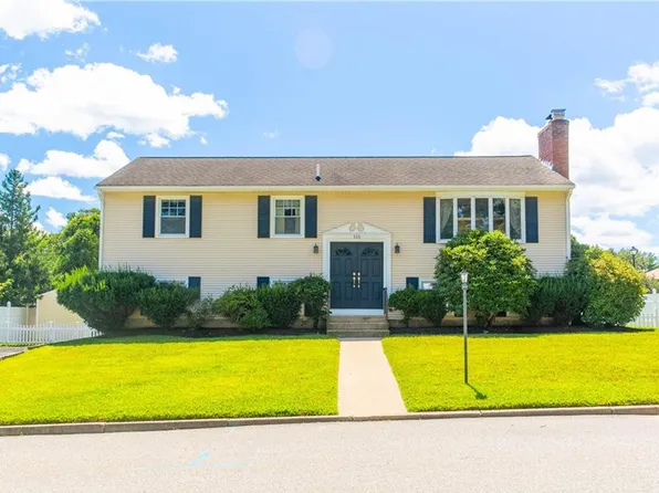 115 Pinewood Dr, West Warwick, RI 02893