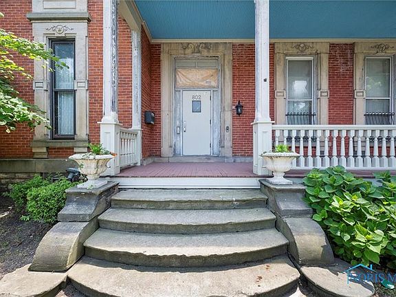 3rd image of 802 N Huron St