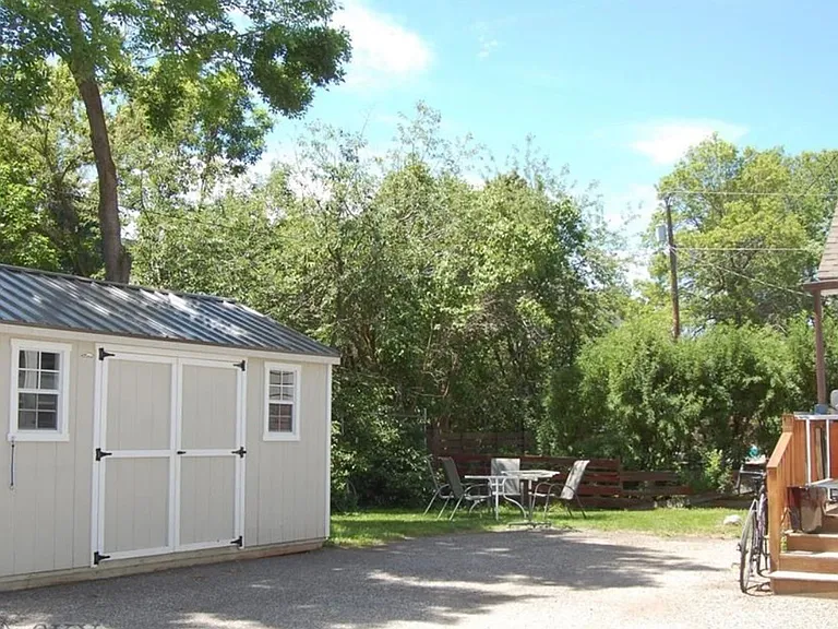 620 E Davis St — Photo 9