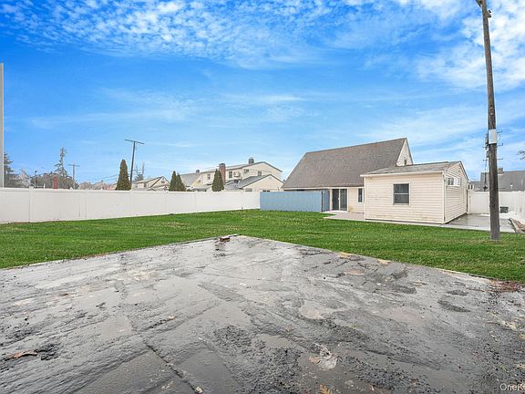 5th image of 27 Mallard Road