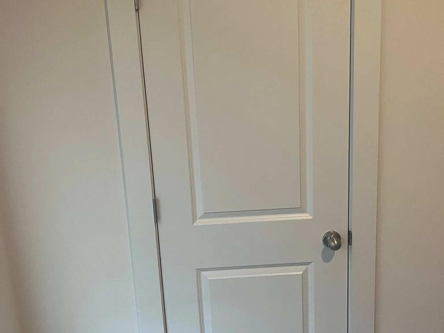 3 bed, 1.0 bath, 2500 sqft, $1,196 — Photo 4