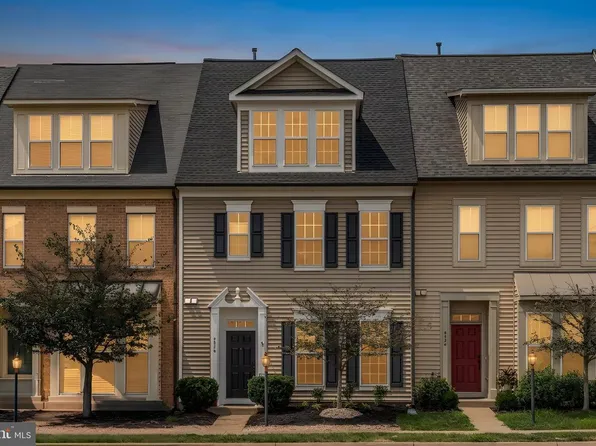 9326 Alvyn Lake Cir, Bristow, VA 20136
