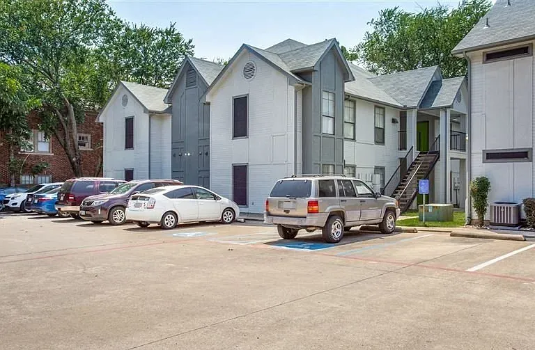 1005 N Austin St #3 — Photo 9