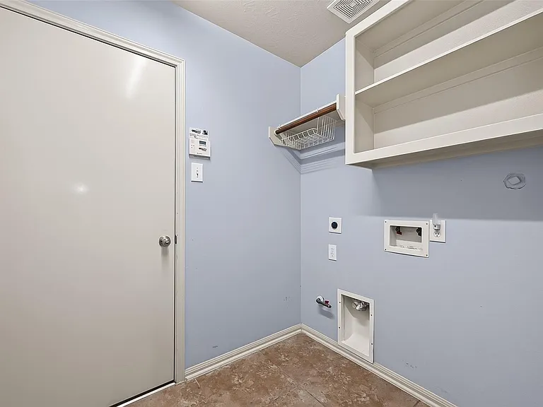 28207 Chalet Park Dr — Photo 36