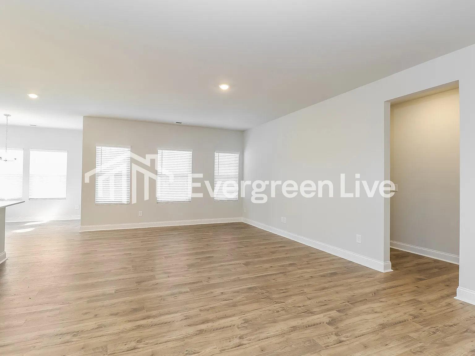 3 bed, 2.0 bath, 2015 sqft, $2,195 — Photo 3