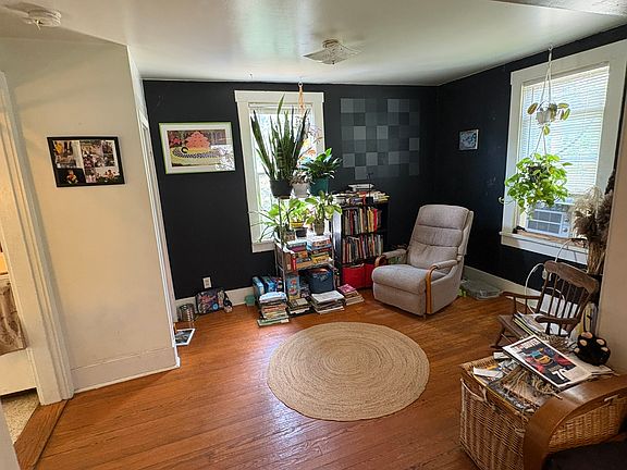 4th image of 837 Otto St