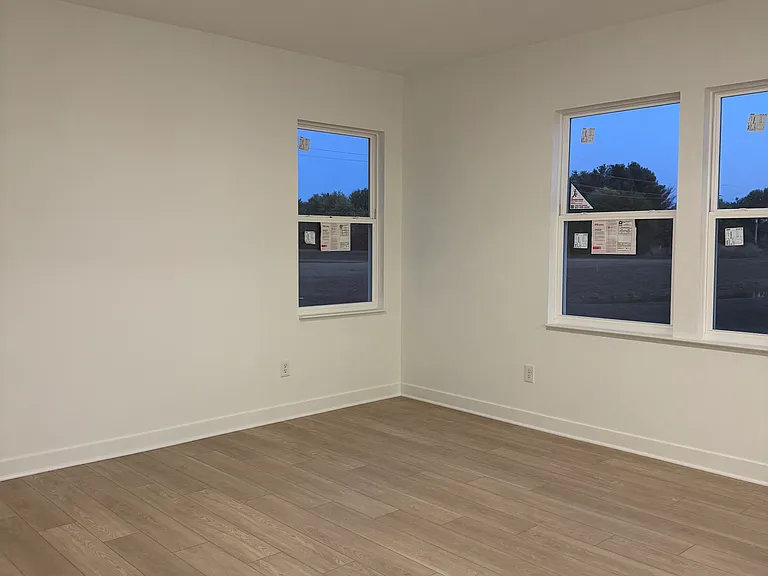 7451 Fallsworth Dr — Photo 3
