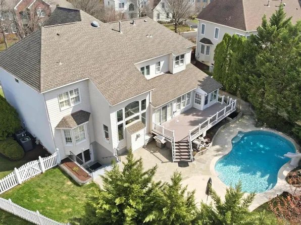 19925 Interlachen Cir, Ashburn, VA 20147