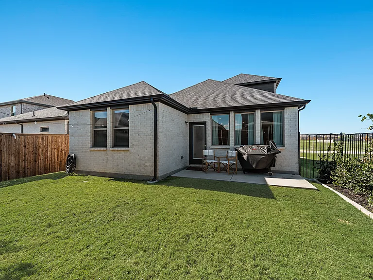 5011 Emerald Hill Dr — Photo 33