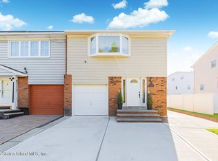 998 Arthur Kill Rd, Staten Island, NY 10312