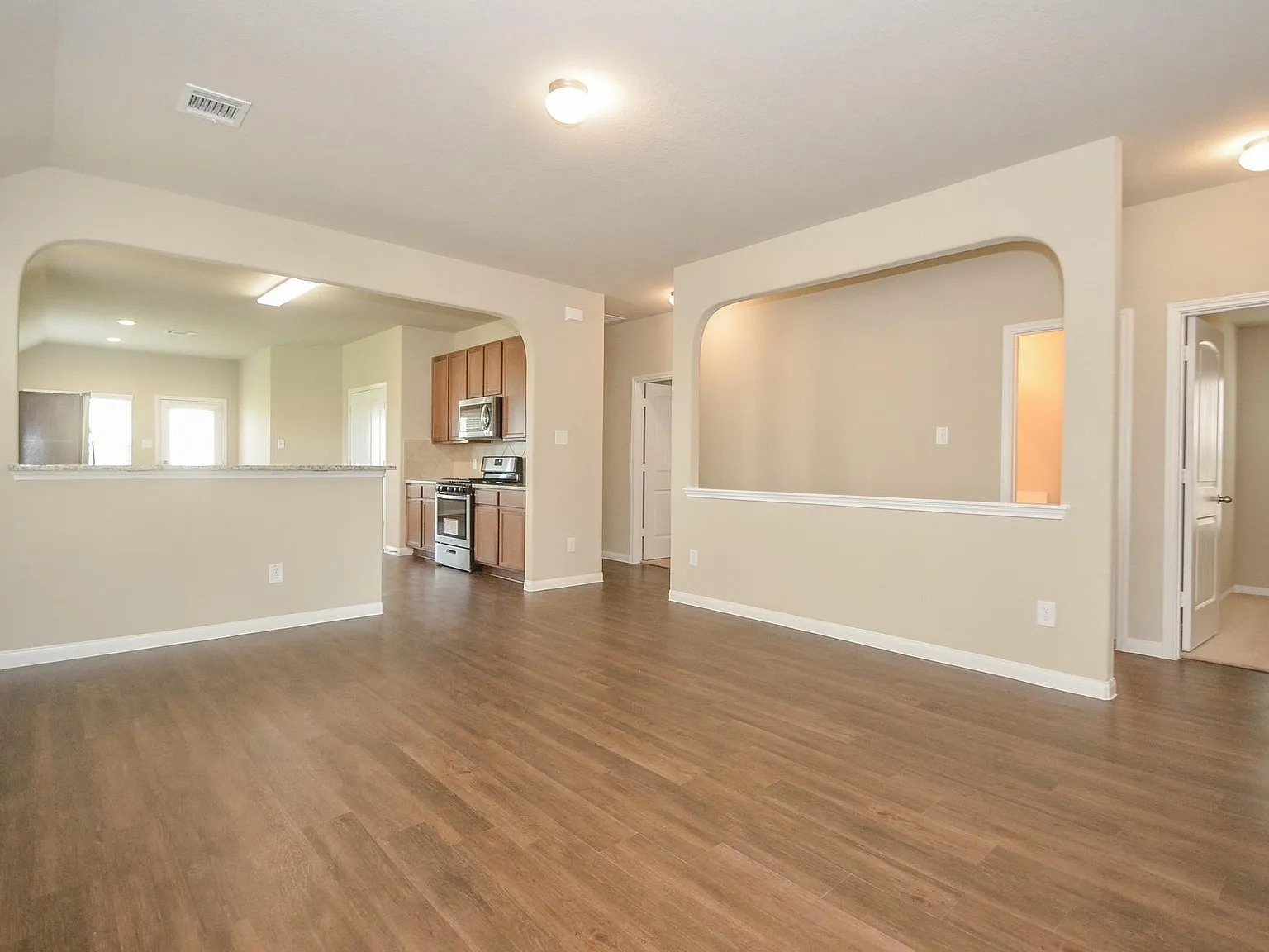 4 bed, 2.0 bath, 1538 sqft, $2,100 — Photo 3