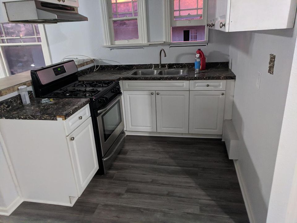 2nd image of 1019 E 8th St