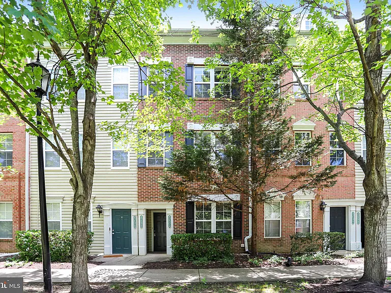 42526 Mayflower Ter — Photo 2