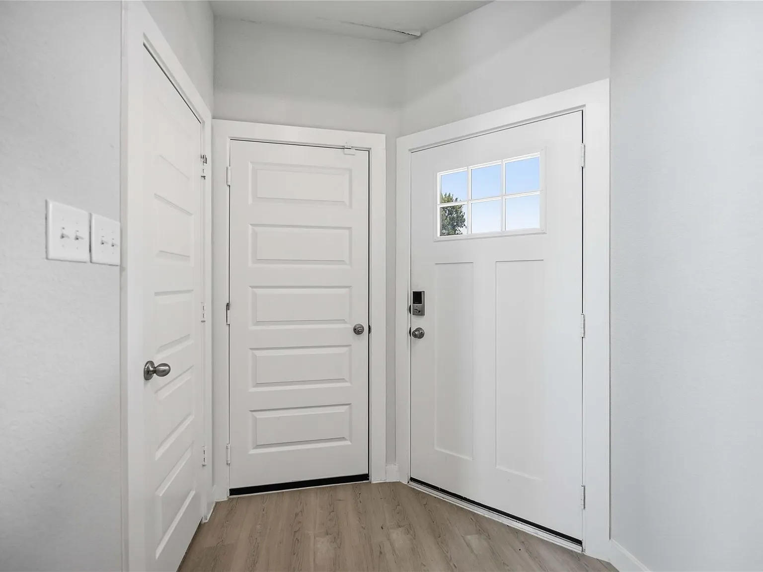 5 bed, 2.5 bath, 2362 sqft, $2,450 — Photo 4