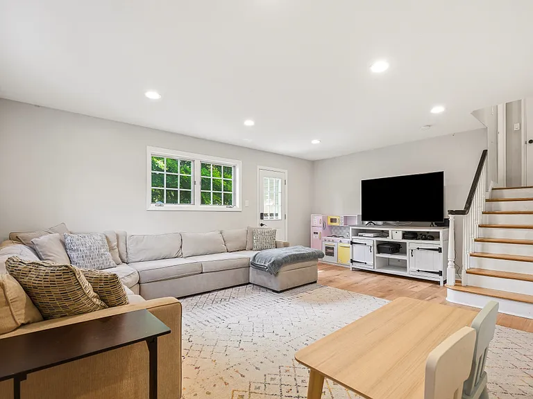 4506 Gretna St — Photo 8