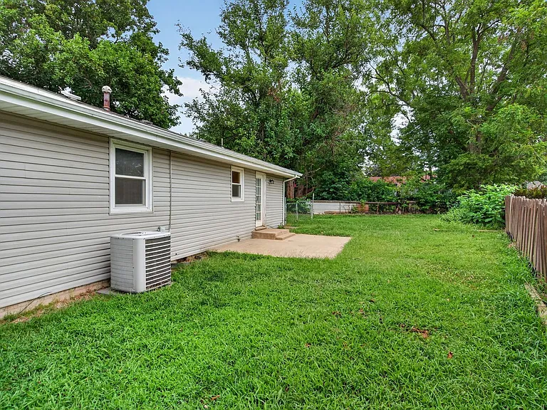 2724 N Franklin Ave — Photo 19