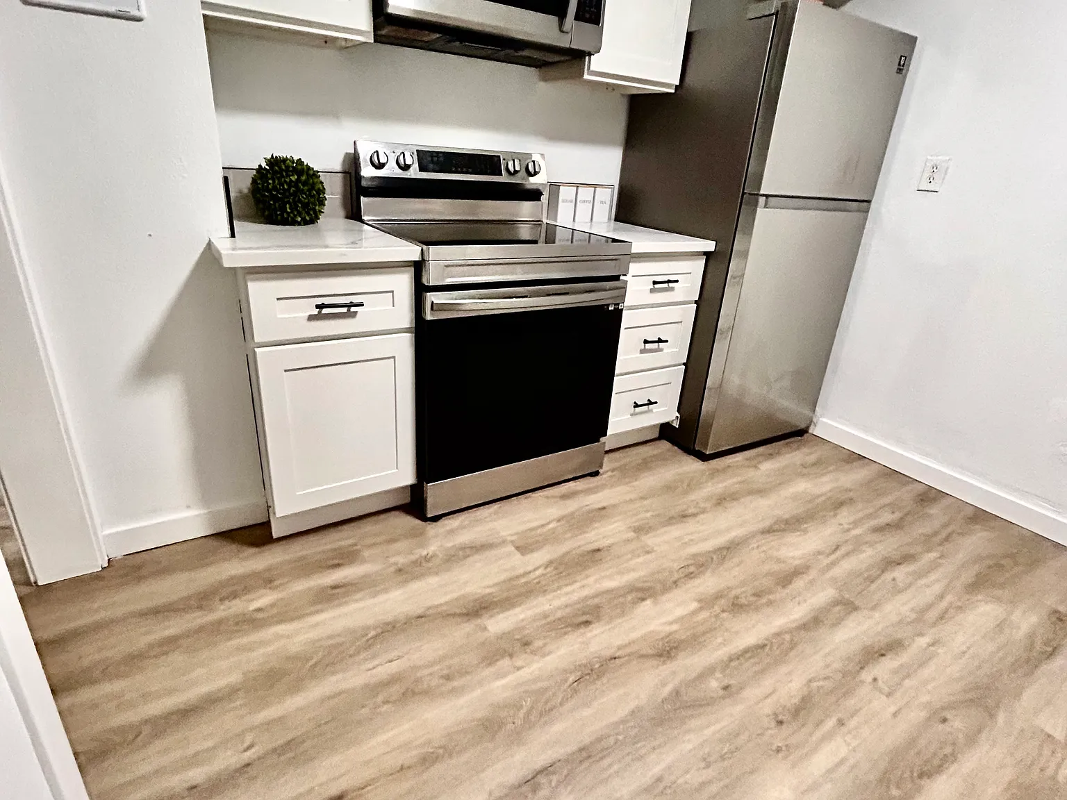 2 bed, 756 sqft, $2,200 — Photo 3