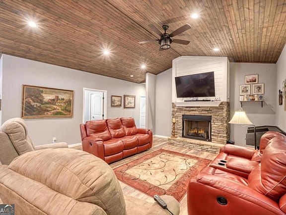 5th image of 110 Hampton Rd #3