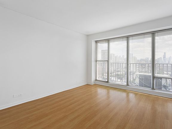 5th image of 1960 N Lincoln Park West Ave #2106