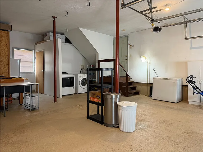 112 Central Dr — Photo 38