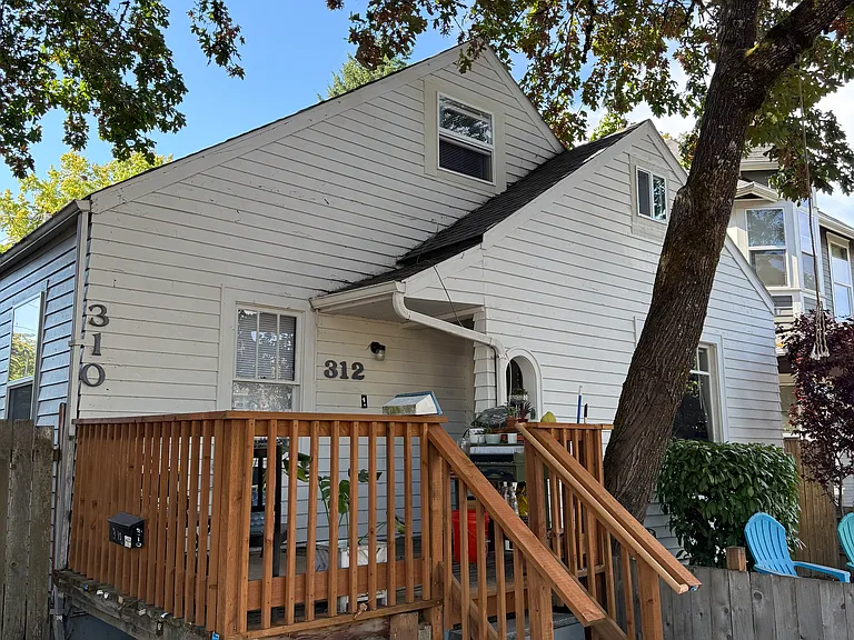 310 NW 12th St — Photo 1
