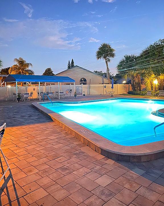 Pool area 