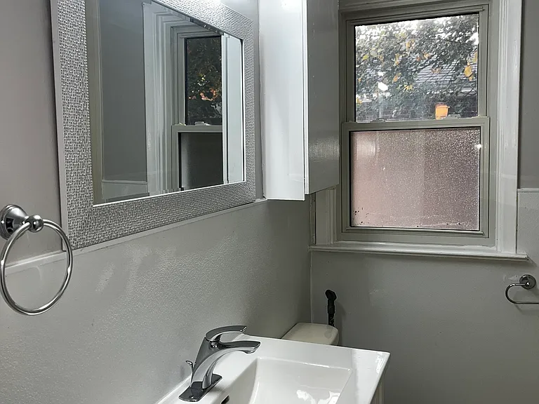 183 Wellington St E #1 — Photo 12