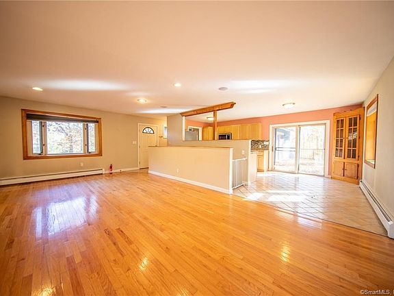 3rd image of 14 Merrywood Ln